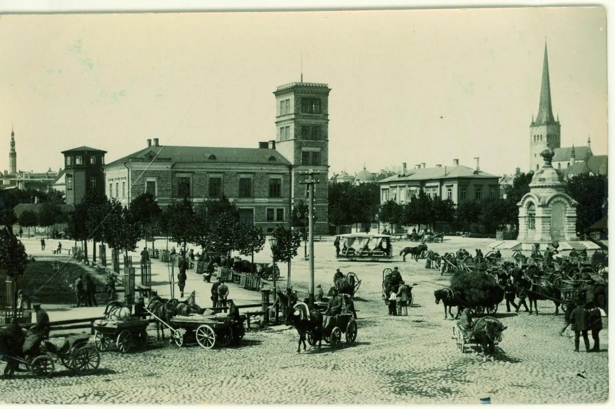 Tuletõrjemaja Vene turu ääres, kus moslemid 20. sajandi algul palvusi pidasid. Foto: Tallinna Linnamuuseum.