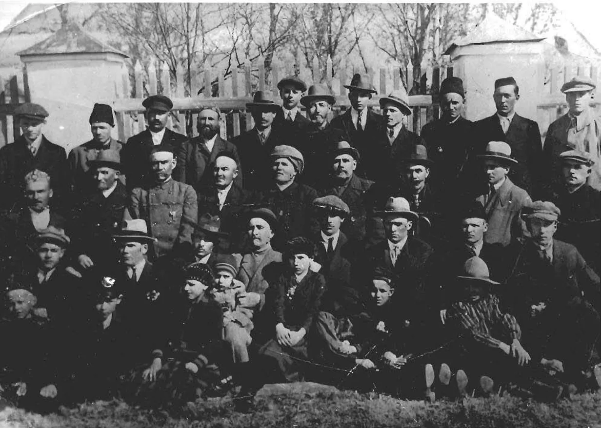 Estonian Tatars at the tea table in the 1930s. Photo: Tallinn City Museum.